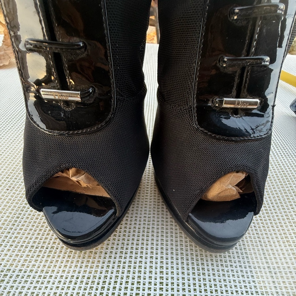 Christian Dior Patent Leather And Mesh
Peep Toe Lace Up Heeled Ankle Booti39 1/2 - Picture 12 of 14